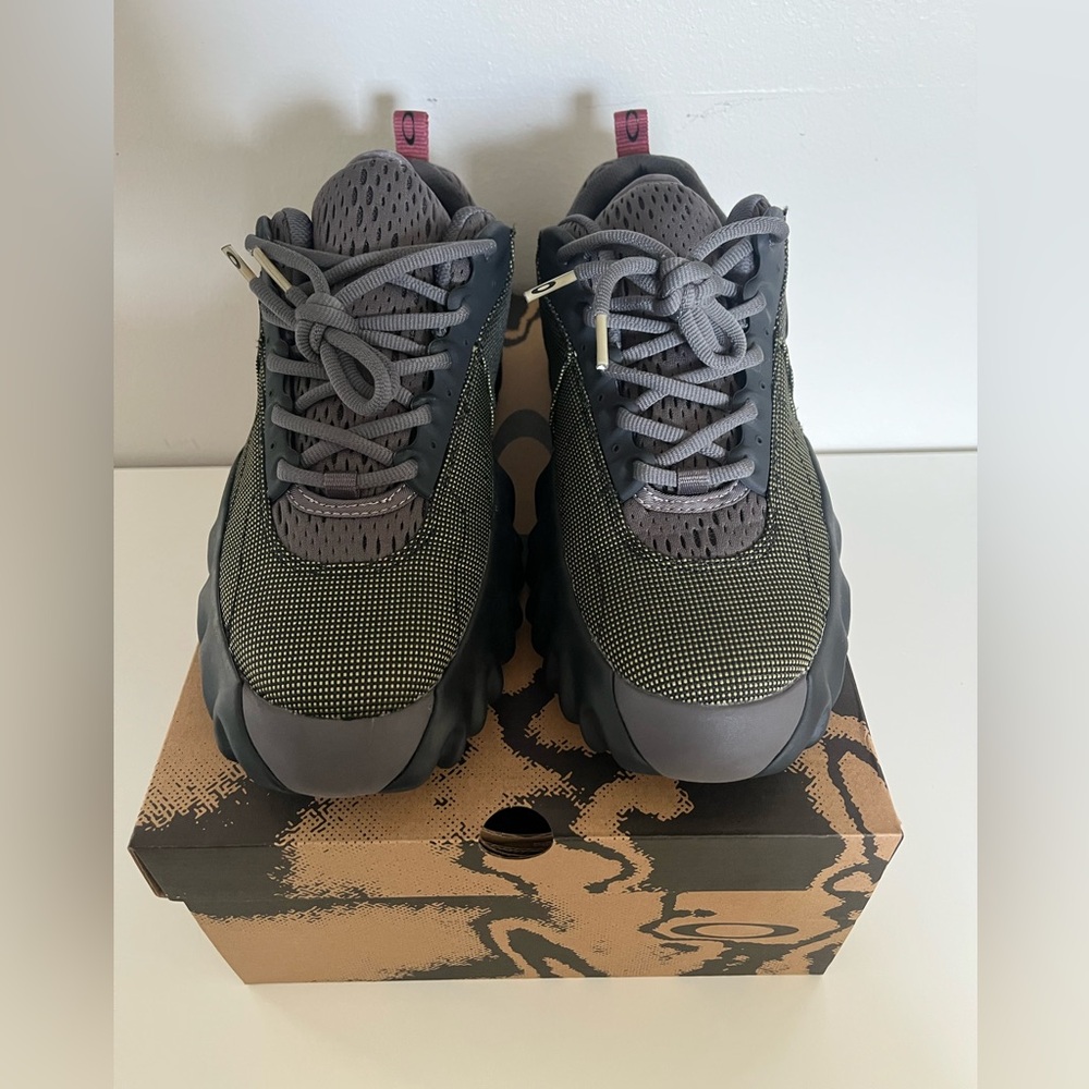 Oakley Factory Team Jacquard Chop Saw Graphite/Green, Used (Size US Men’s 9.5) - Picture 3 of 5